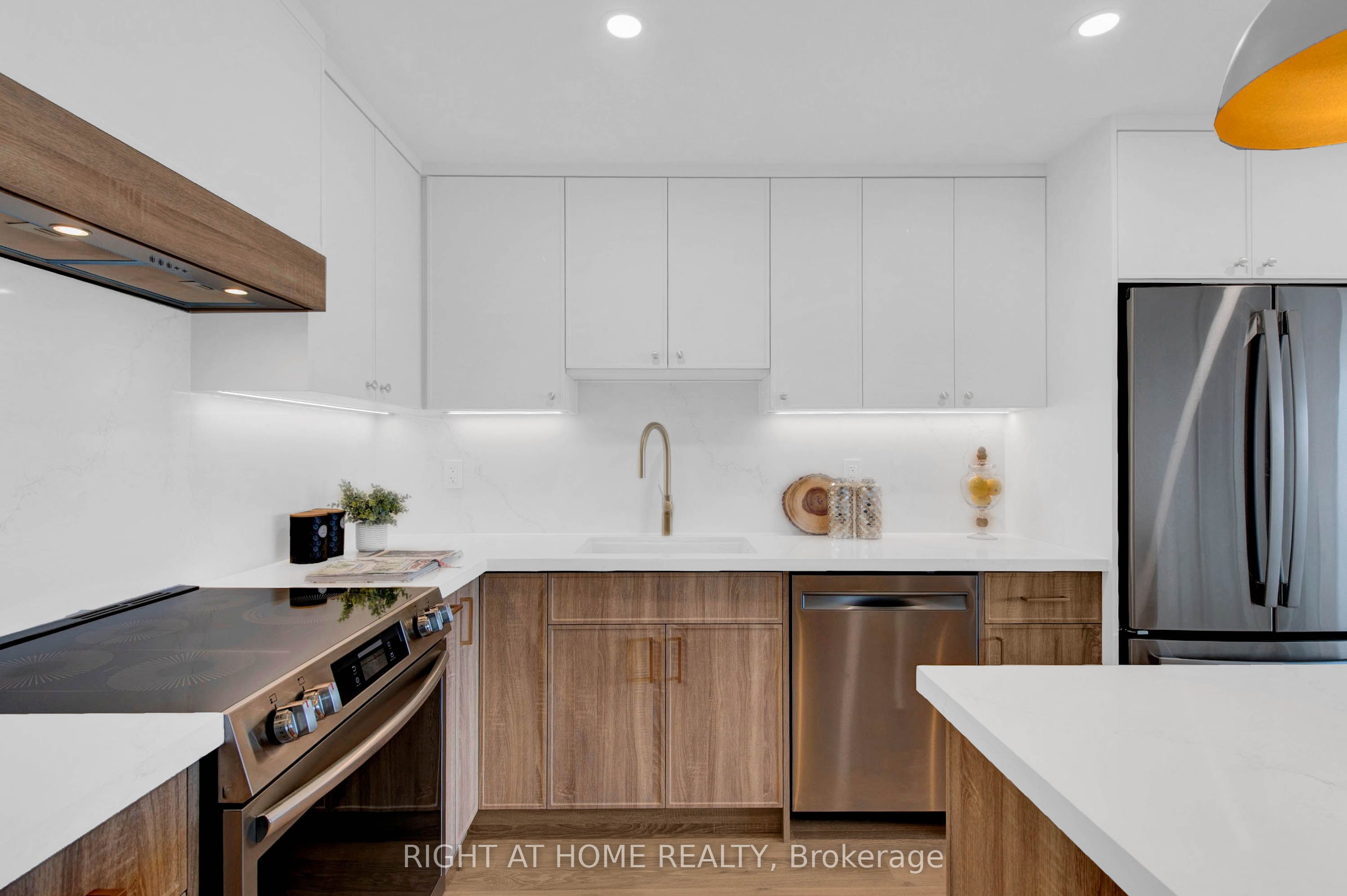 #1913 - 270 Scarlett Road, Toronto, ON M6N 4X7