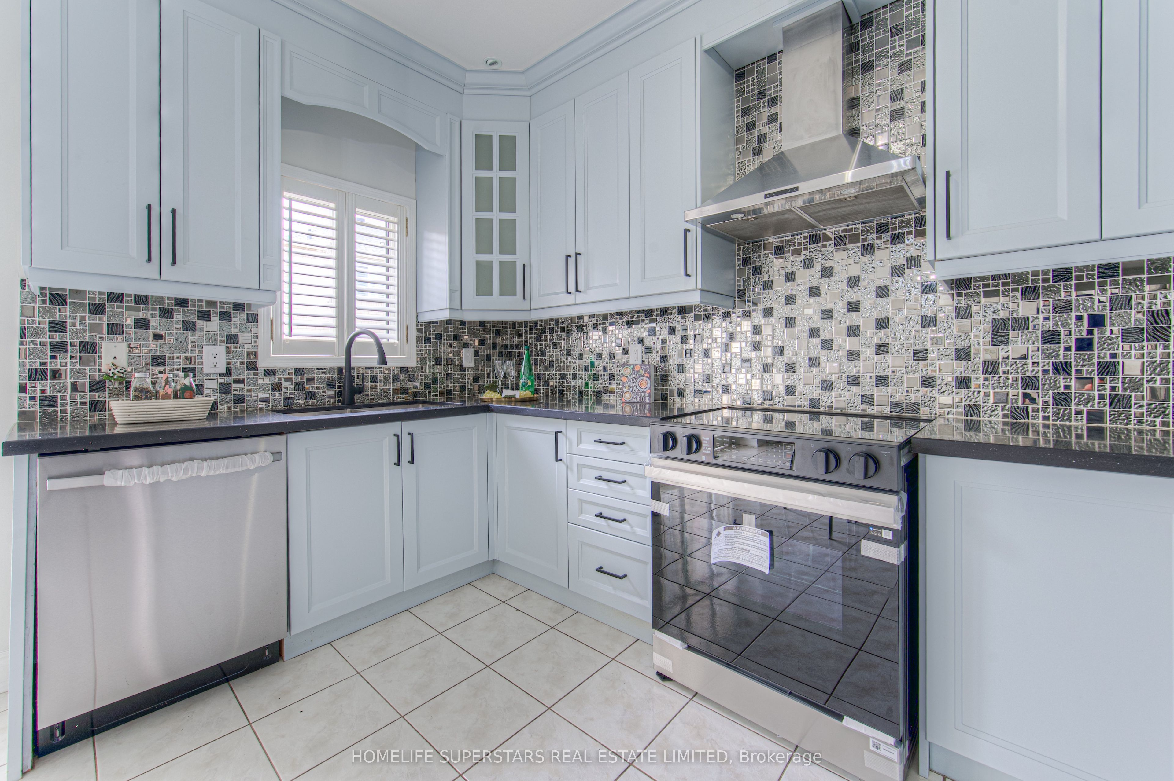5676 Fantasia Manor