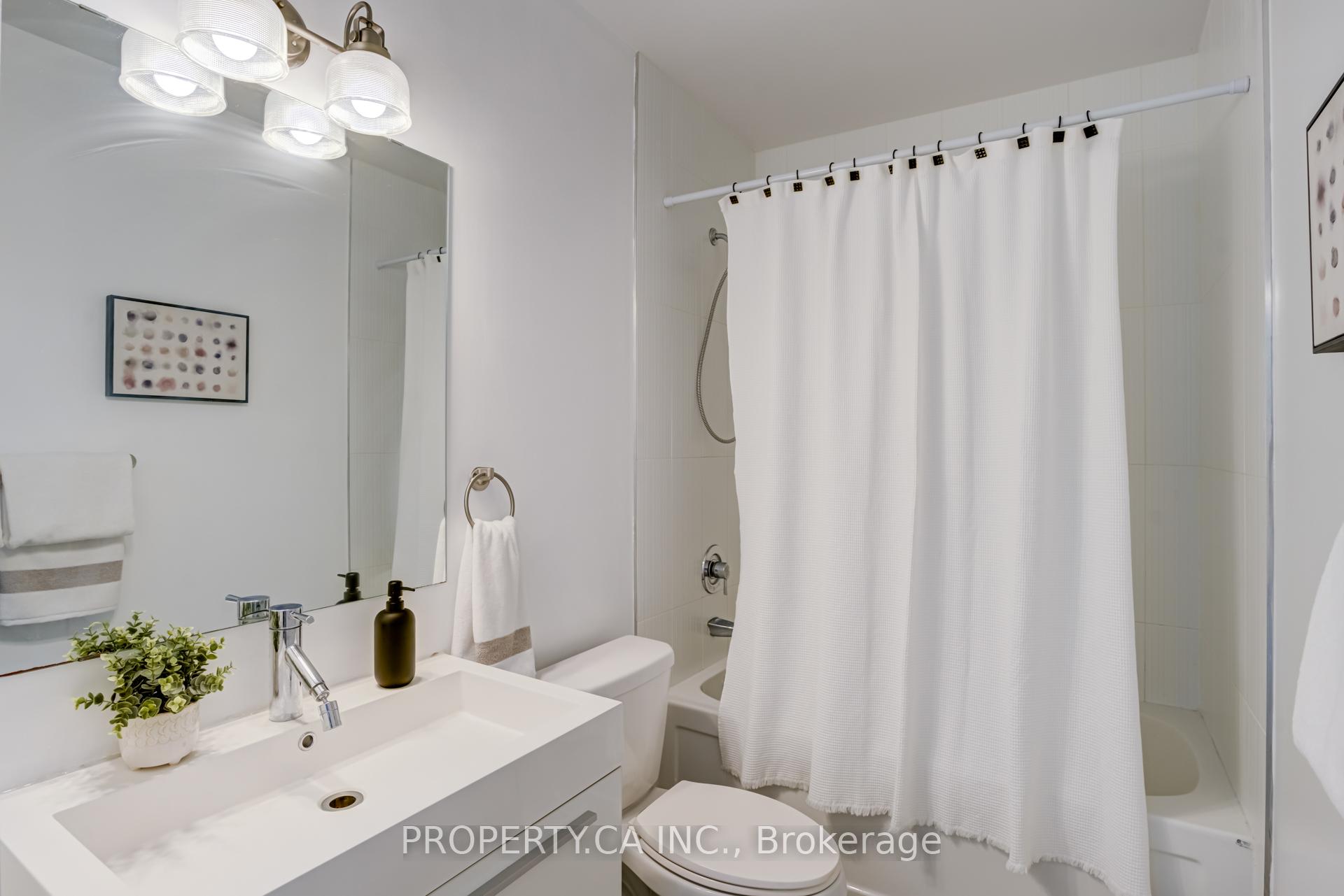 2 Bedrooms Condo at 297 College, Toronto For sale