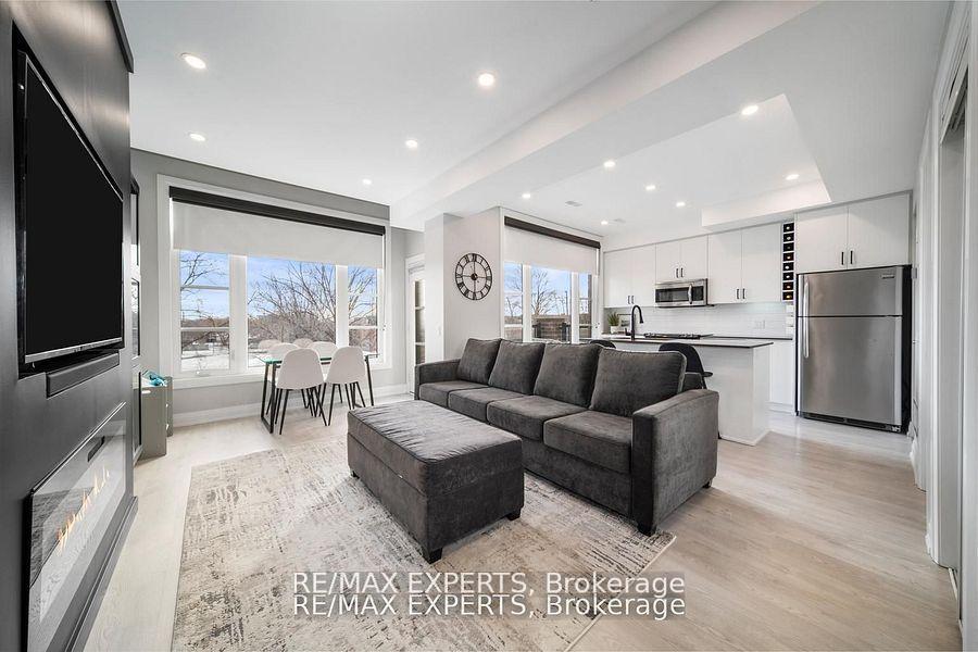 2 Bedrooms Condo at 8167 Kipling, Vaughan For sale
