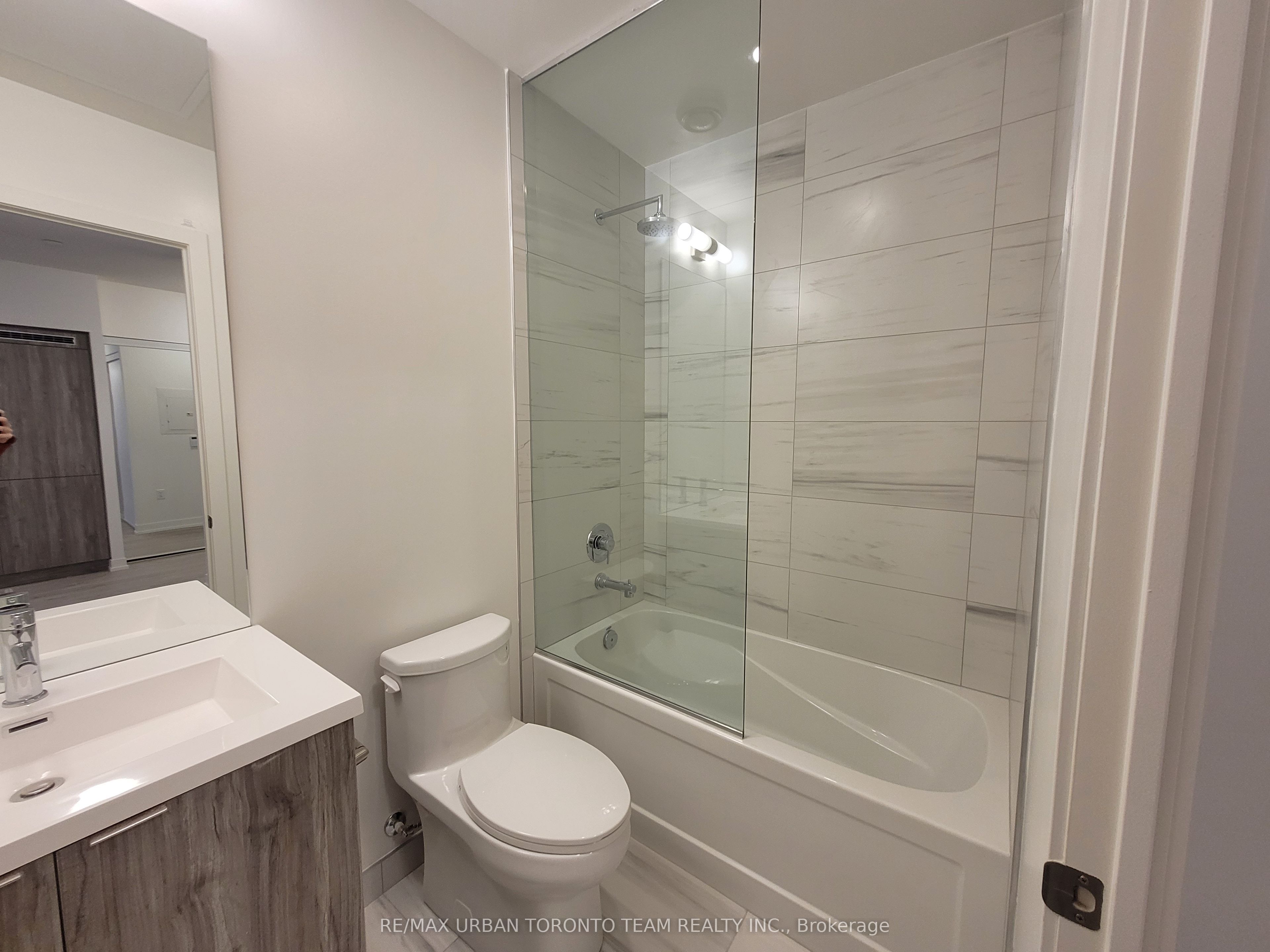 138 Downes Street, #1001