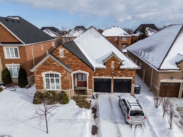35 Fontainebleu Road, Brampton, ON L6P 1Z1