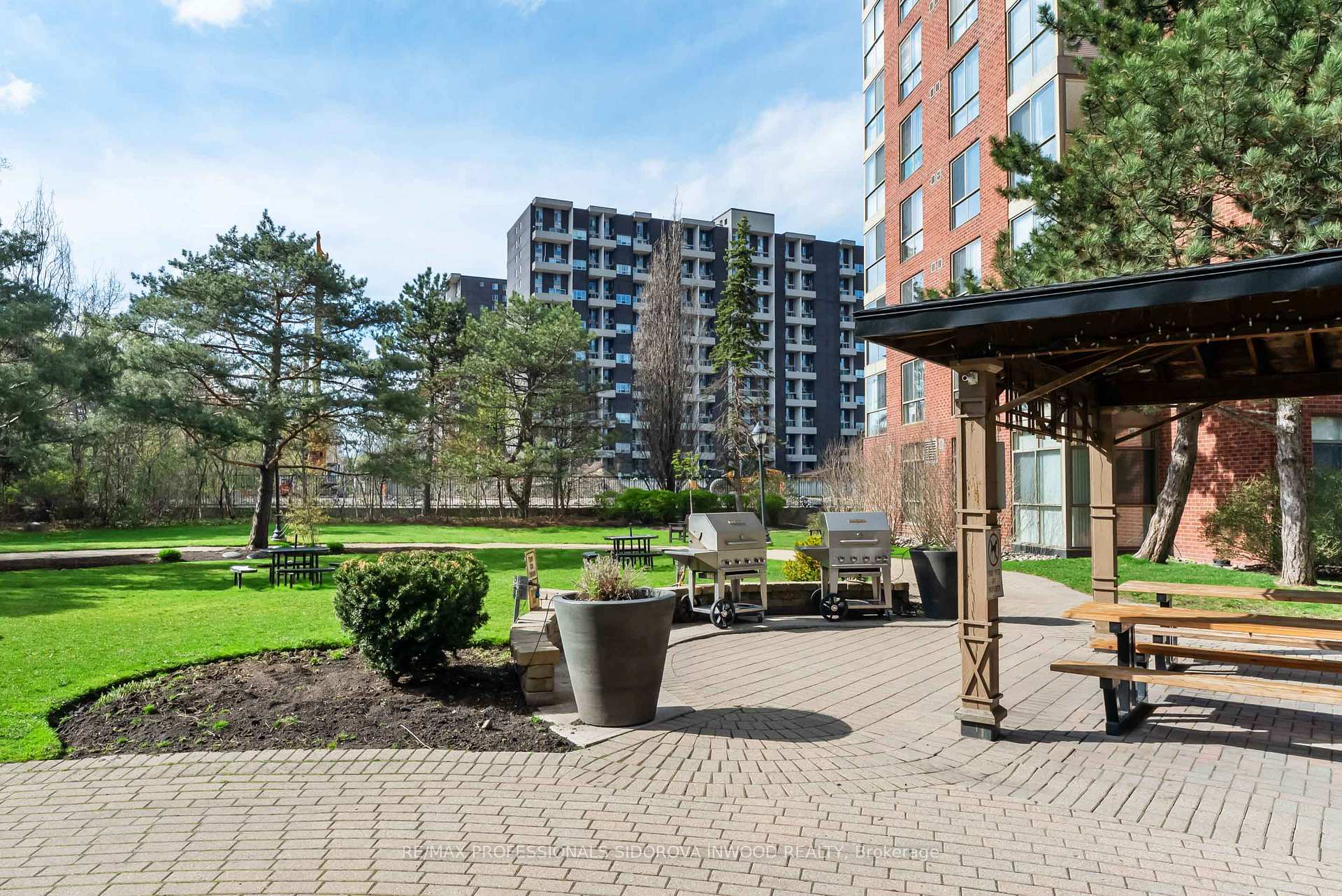 3 Bedrooms Condo at 20 Southport, Toronto For sale