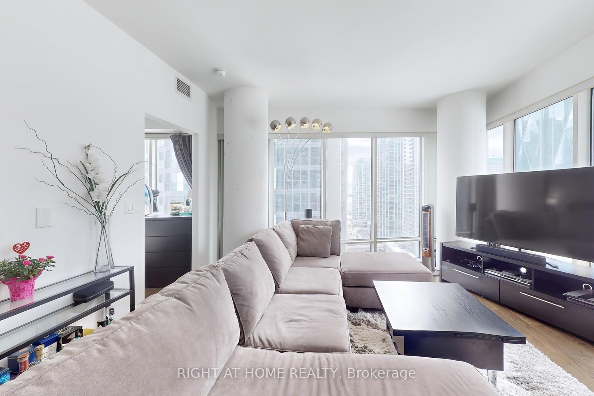 3 Bedrooms Condo at 8 The Esplanade, Toronto For sale
