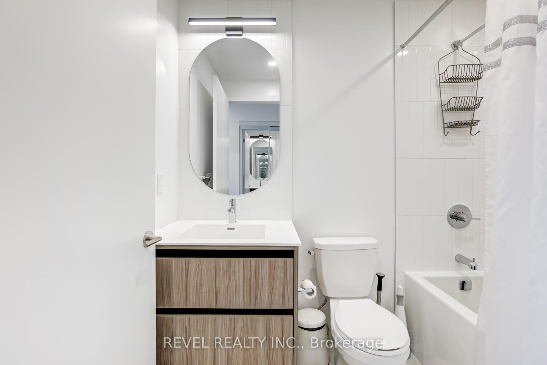 2 Bedrooms Condo at 7950 Bathurst, Vaughan For sale