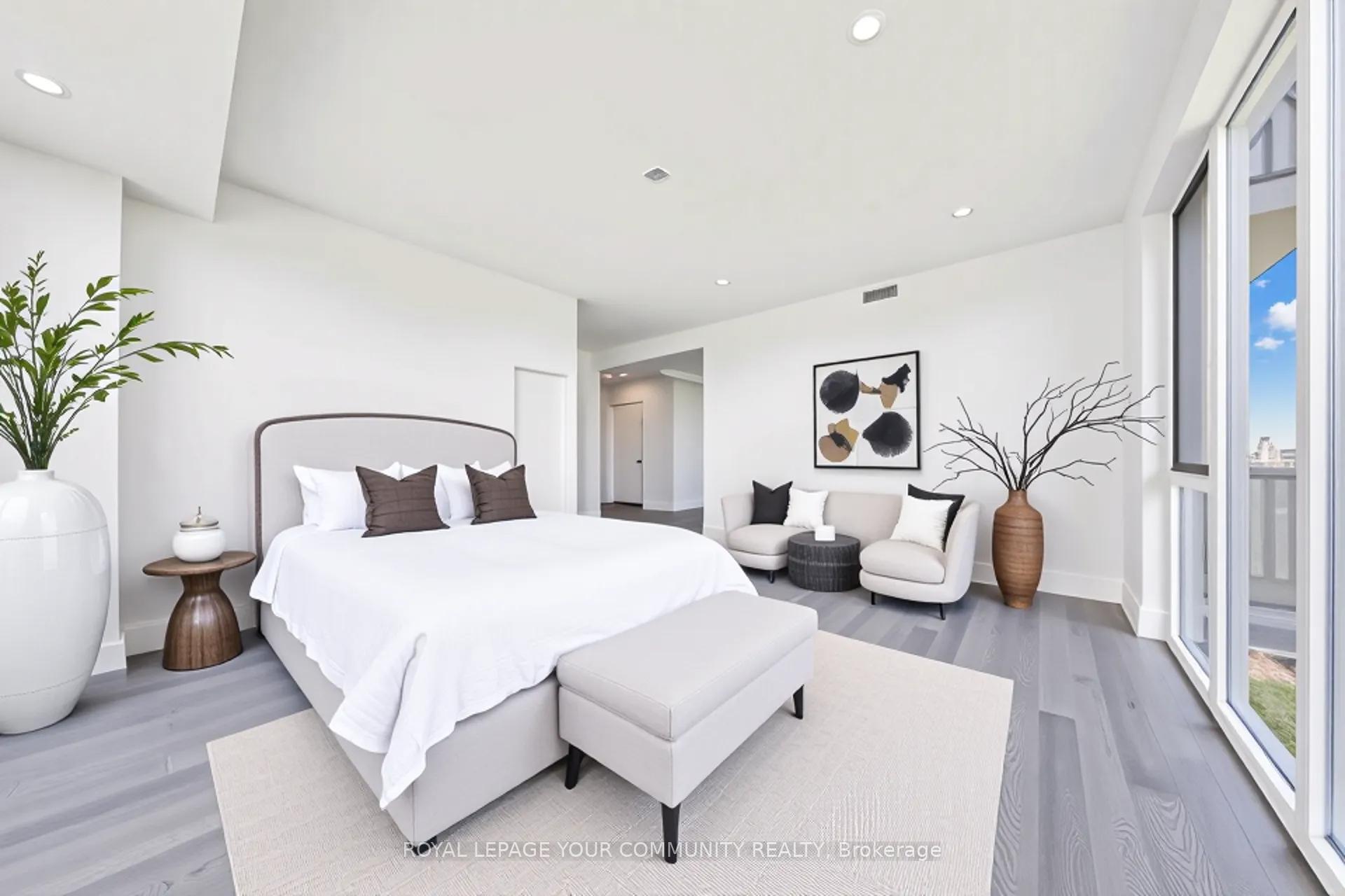 3 Bedrooms Condo at 10 Inn On The Park, Toronto For sale