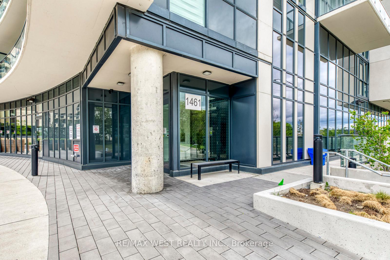 3 Bedrooms Condo at 1461 Lawrence, Toronto For sale