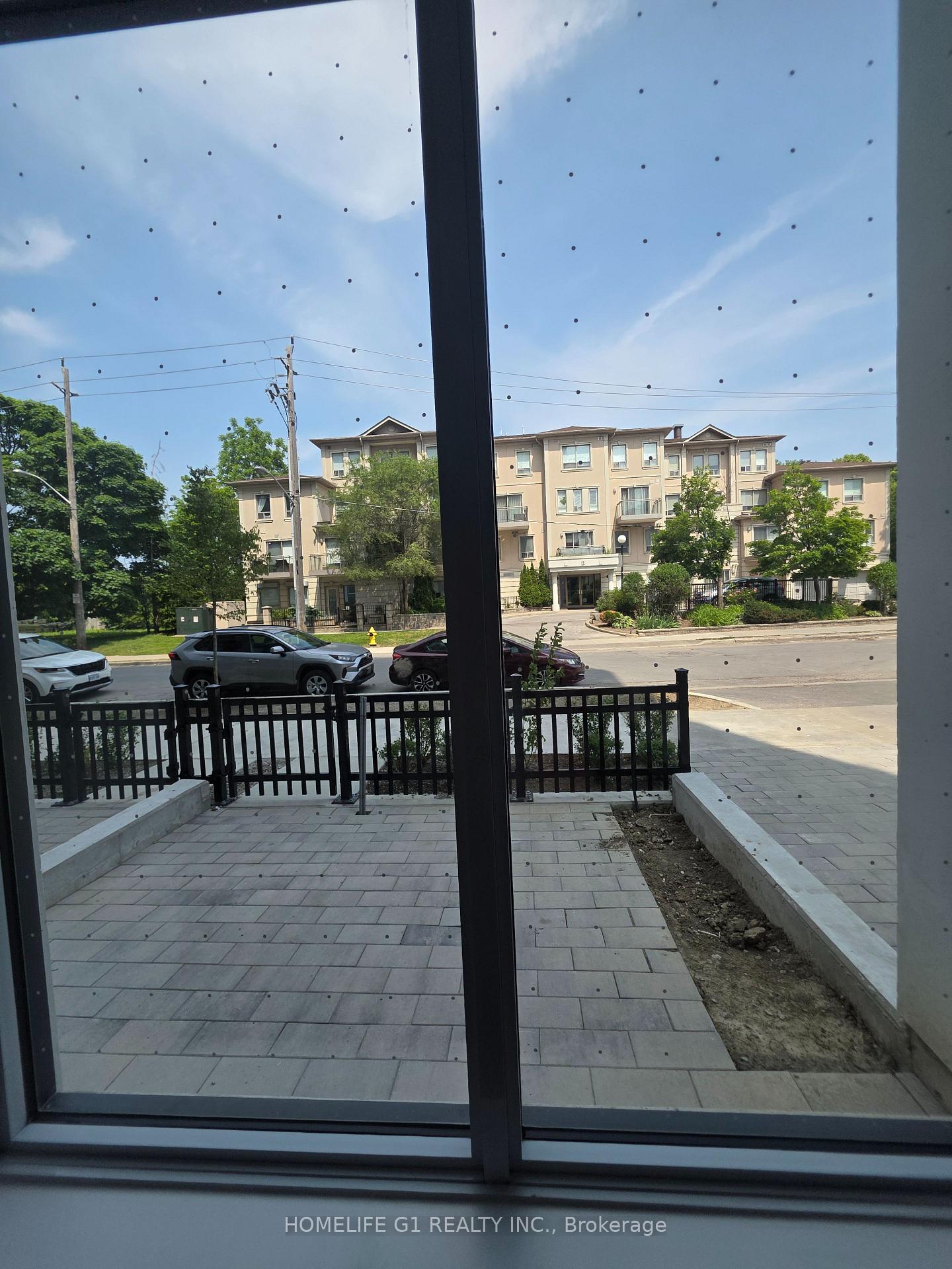 3 Bedrooms Condo at 6 Greenbriar, Toronto For sale