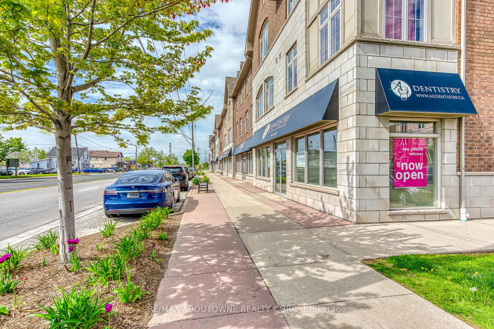 2 Bedrooms Condo at 1401 Plains, Burlington For sale