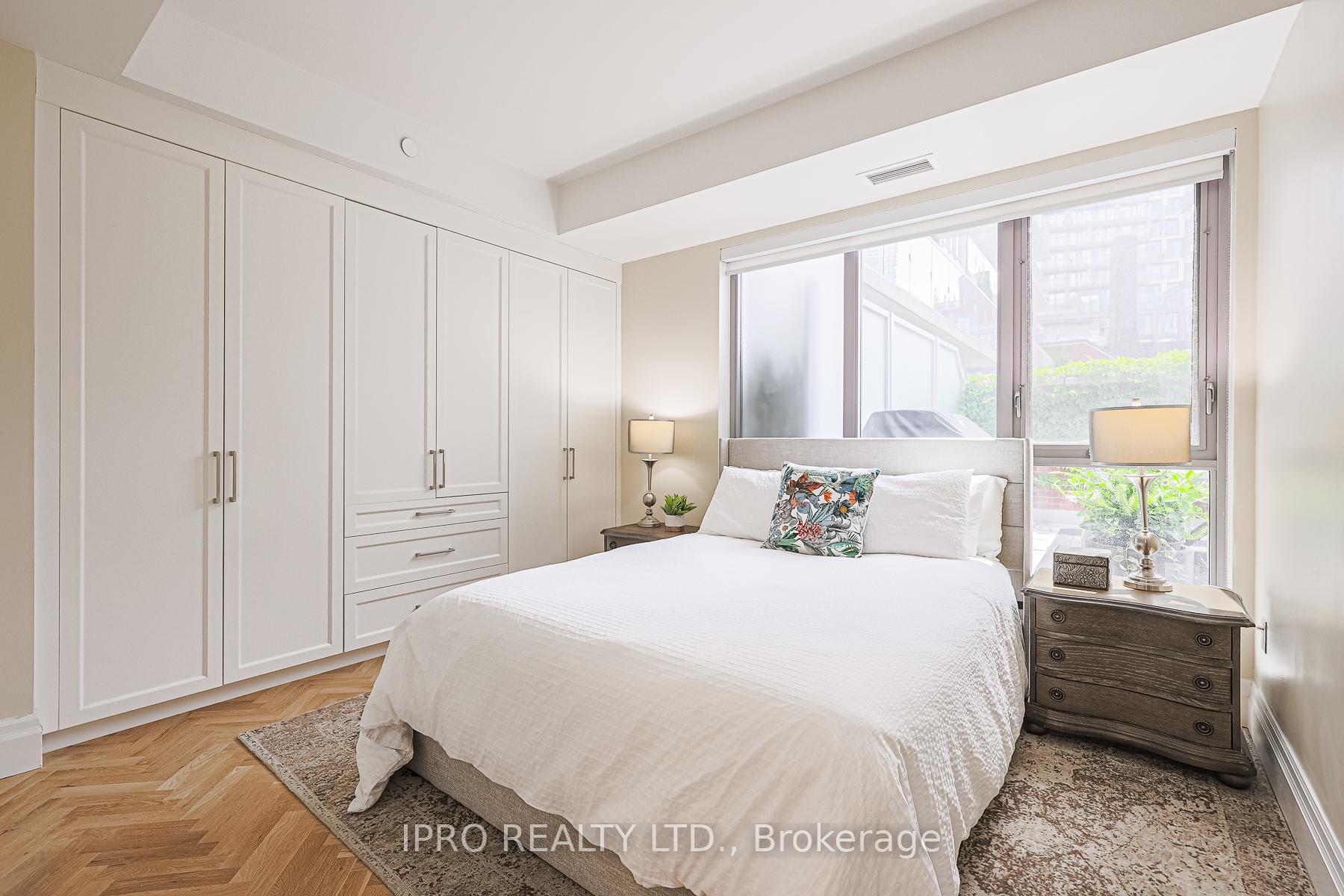 1 Bedroom Condo at 55 Front, Toronto For sale