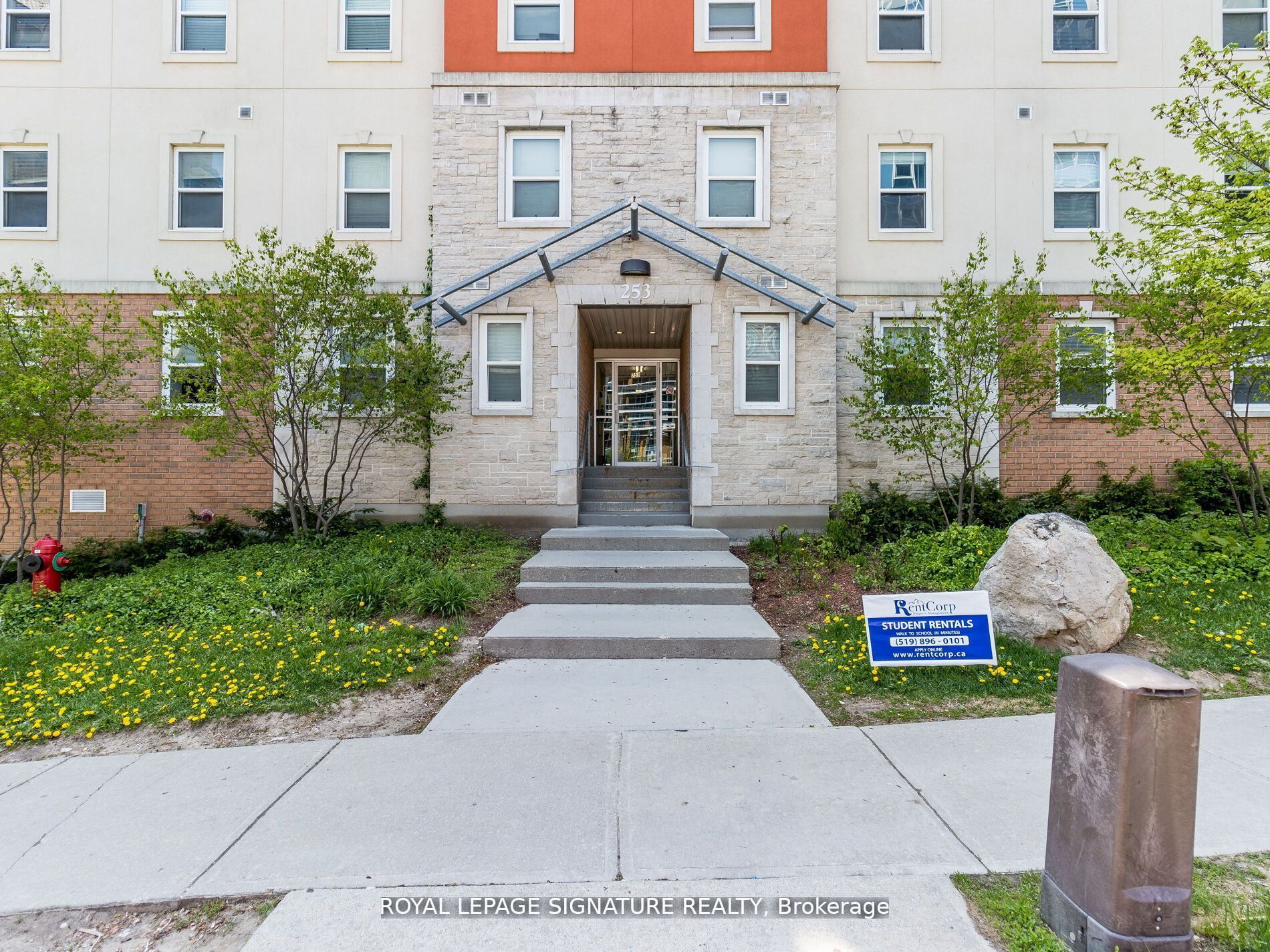 253 Lester Street, #101
