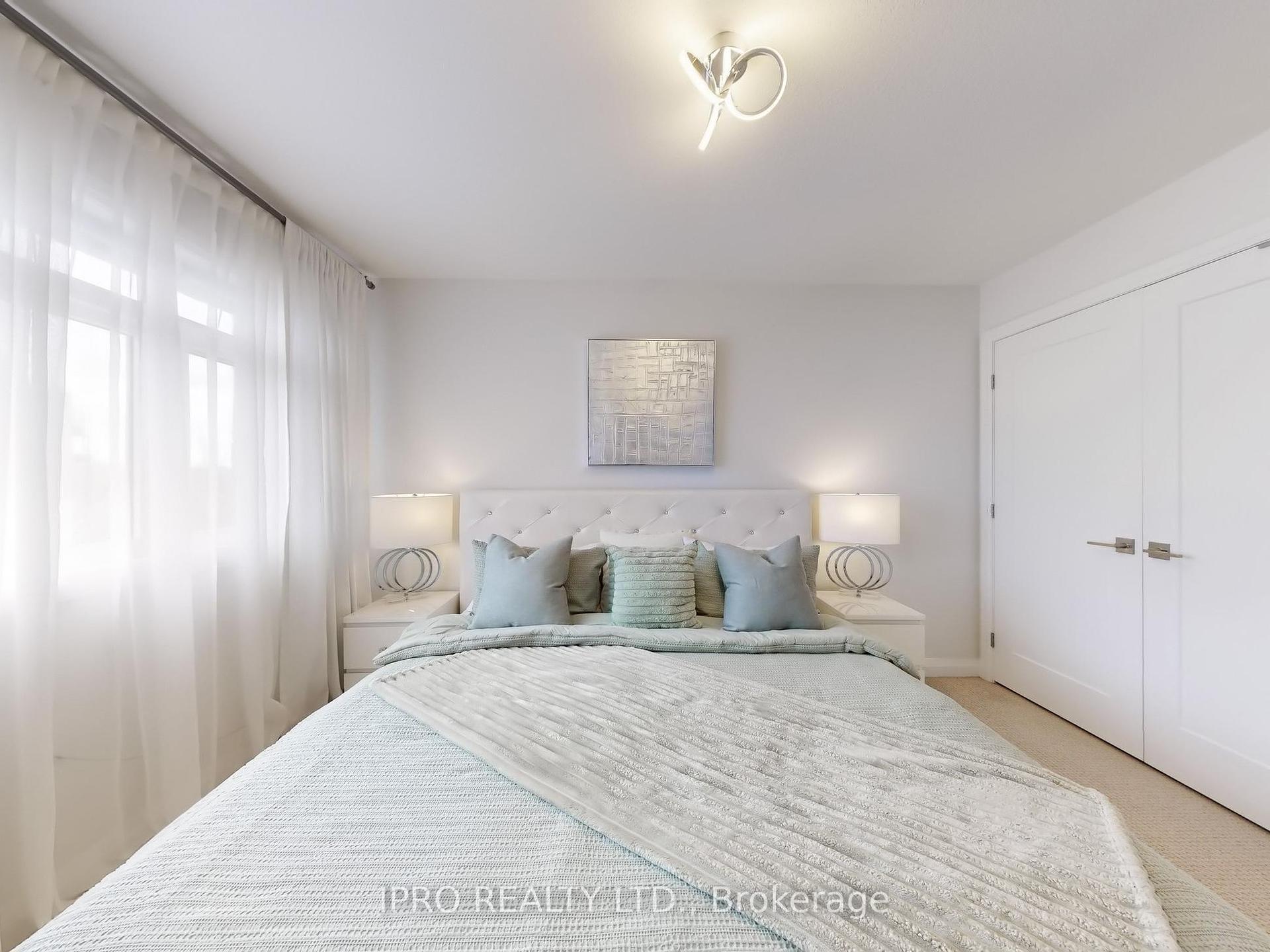 3 Bedrooms Condo at 35 Midhurst, Hamilton For sale