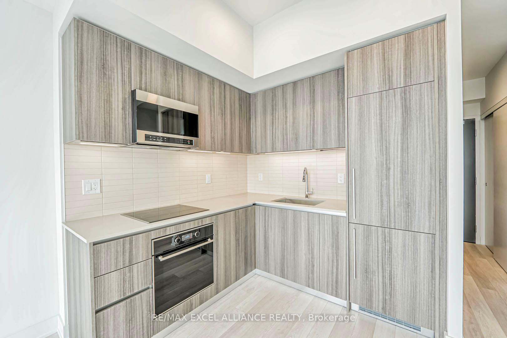 2 Bedrooms Condo at 8 Cumberland, Toronto For sale
