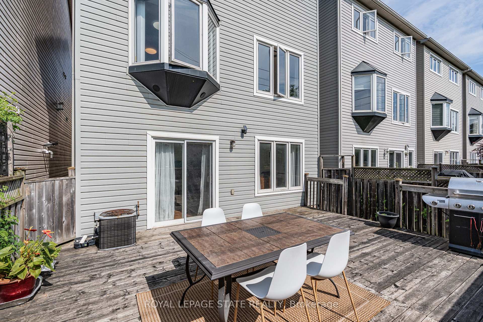 3 Bedrooms Condo at 5090 Fairview, Burlington For sale