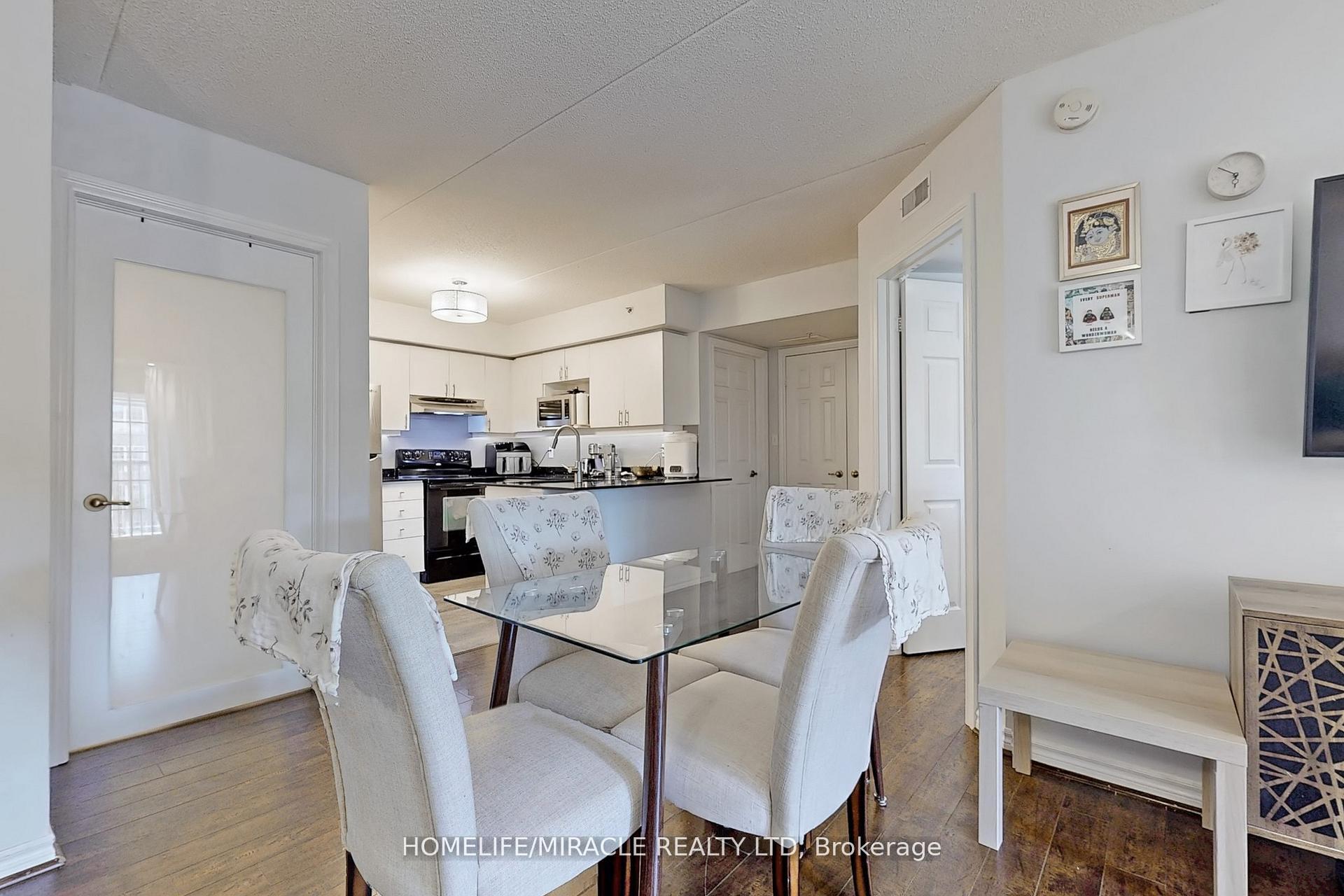 2 Bedrooms Condo at 1440 Bishops, Oakville For sale
