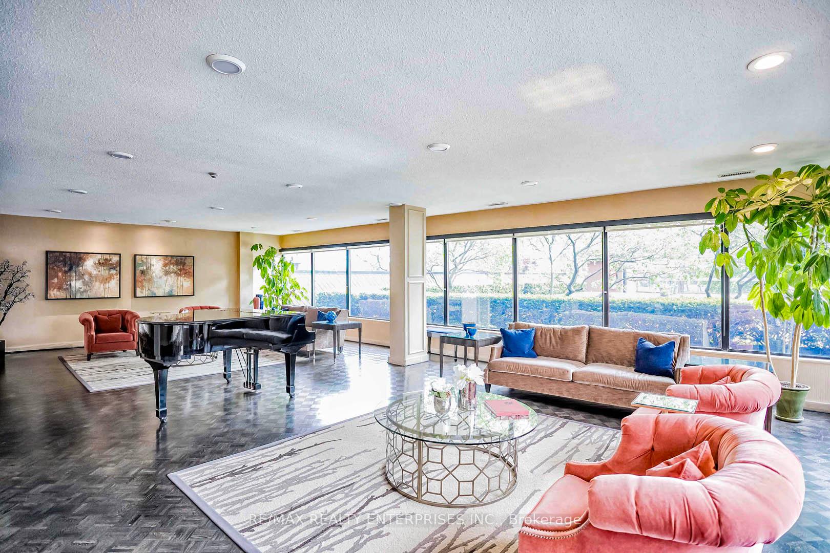 2 Bedrooms Condo at 1400 Dixie, Mississauga For sale
