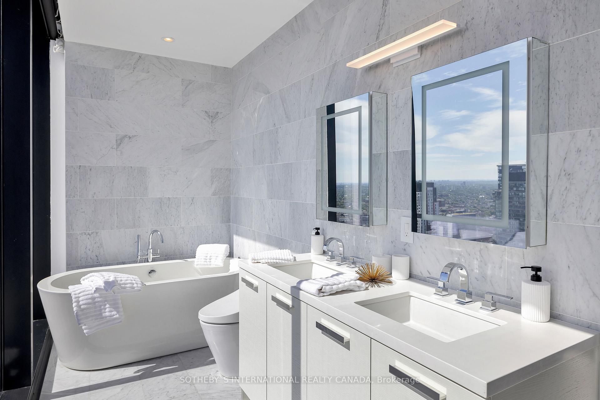 4 Bedrooms Condo at 224 King,  Toronto For sale