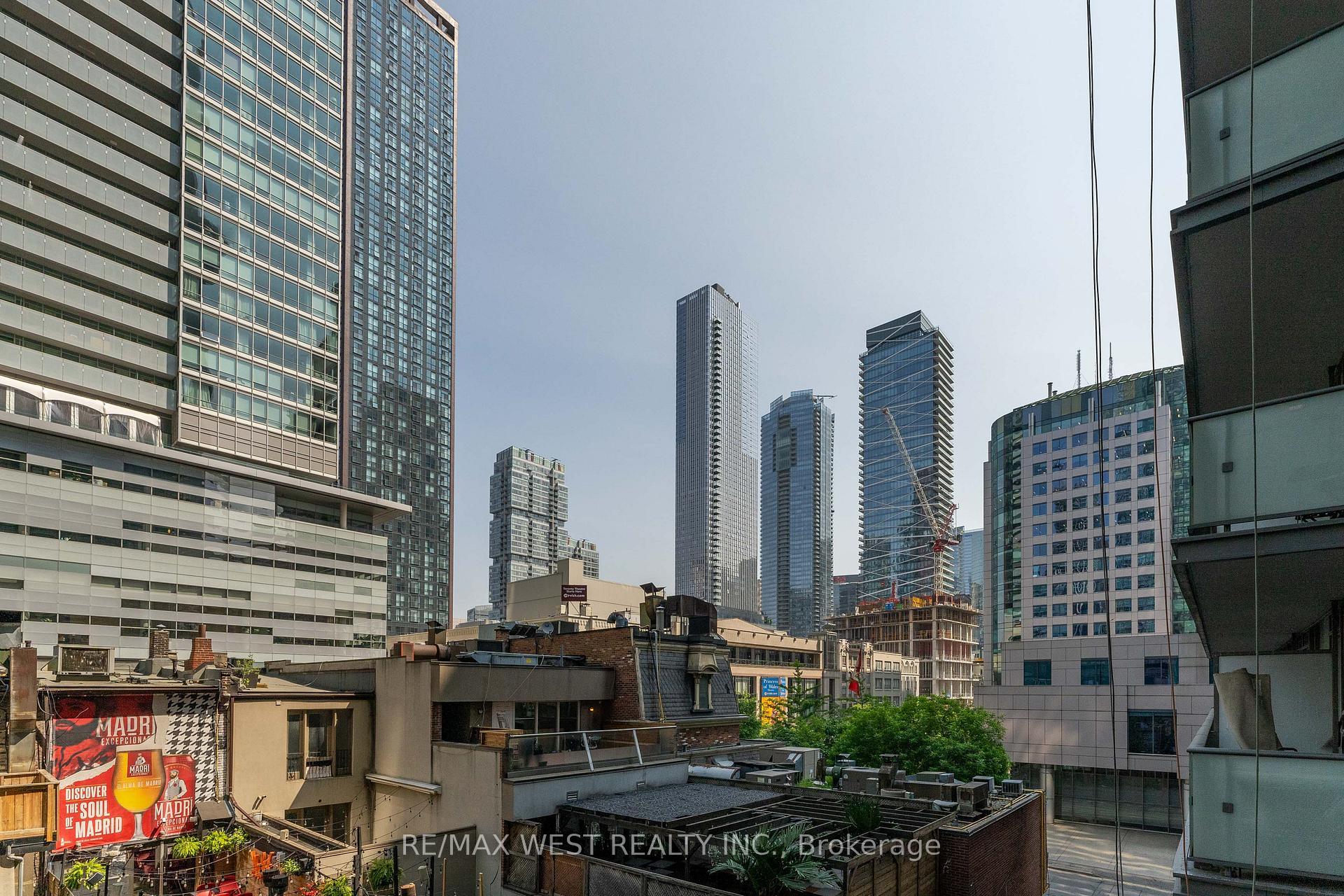 2 Bedrooms Condo at 8 Mercer, Toronto For sale