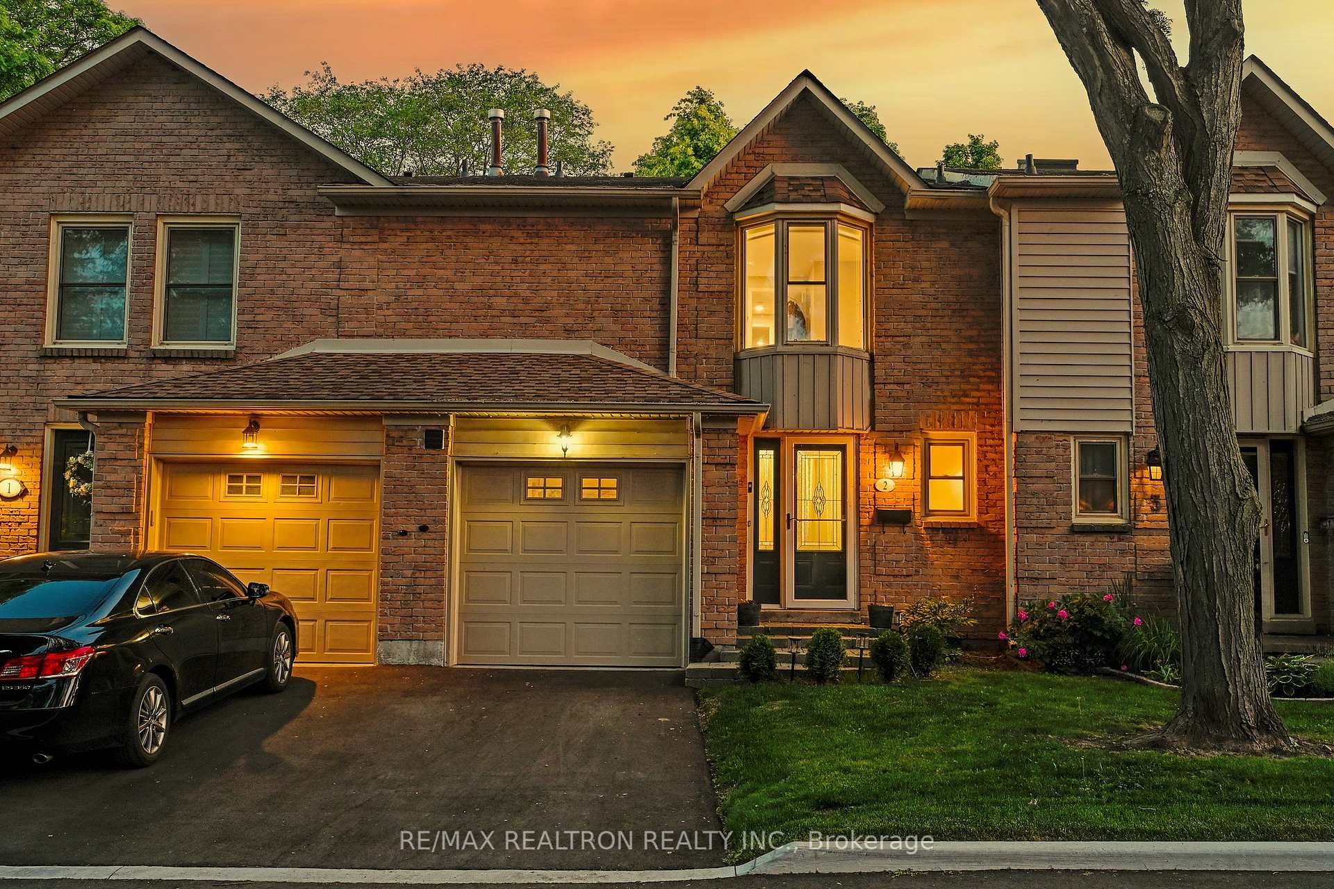 3 Bedrooms Condo at 5411 Lakeshore, Burlington For sale