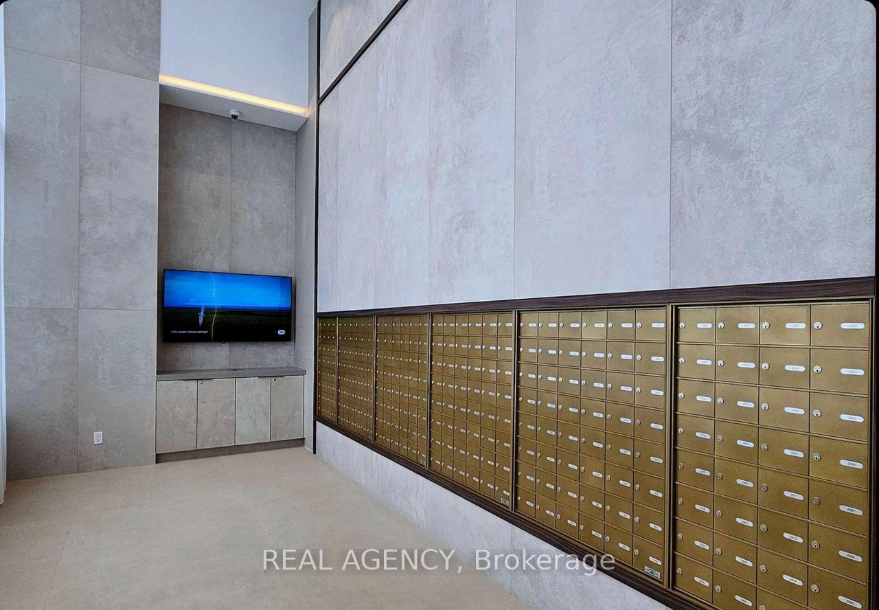 2 Bedrooms Condo at 1000 Portage,  Vaughan For sale