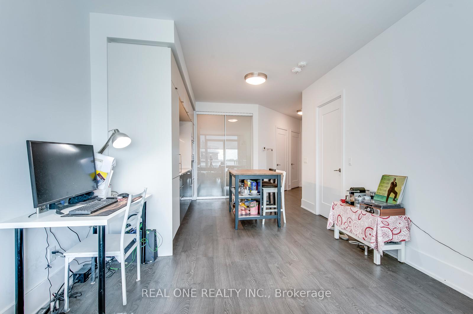2 Bedrooms Condo at 1 Edgewater, Toronto For sale