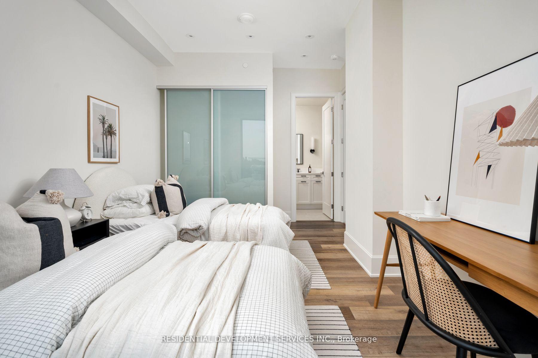 3 Bedrooms Condo at 1 Strathgowan,  Toronto For sale