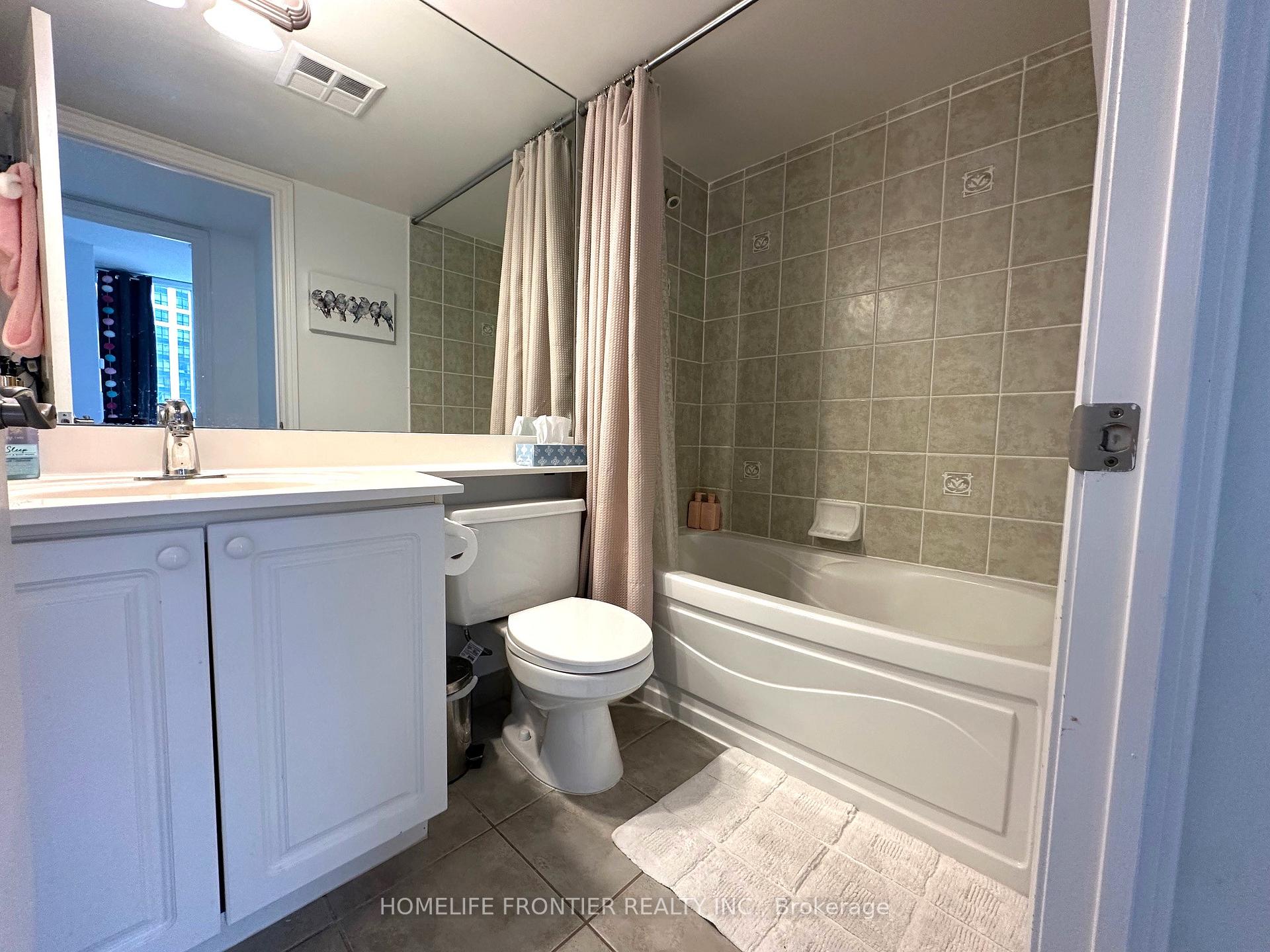 3 Bedrooms Condo at 80 Harrison Garden, Toronto For sale