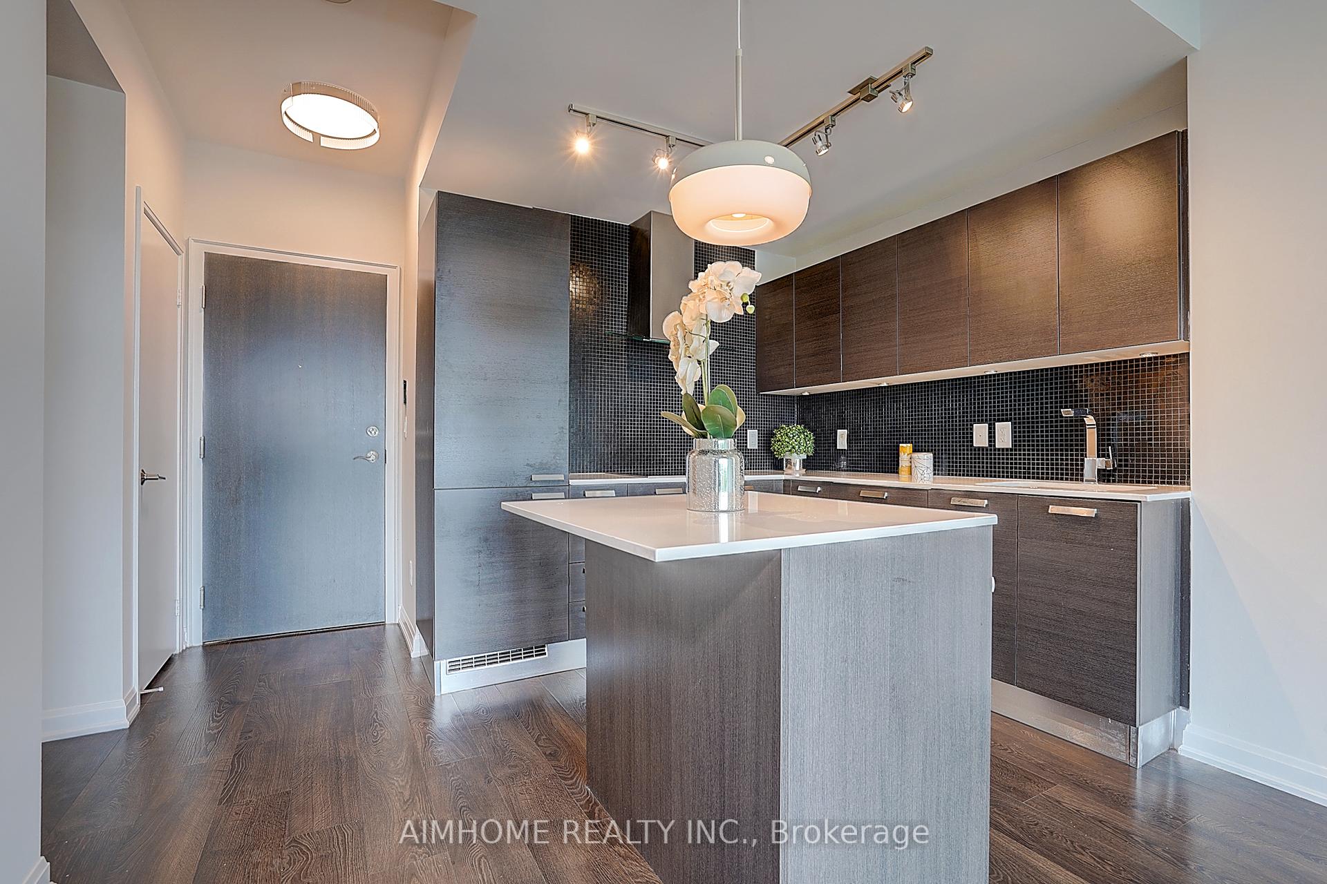 3 Bedrooms Condo at 11 Bogert, Toronto For sale