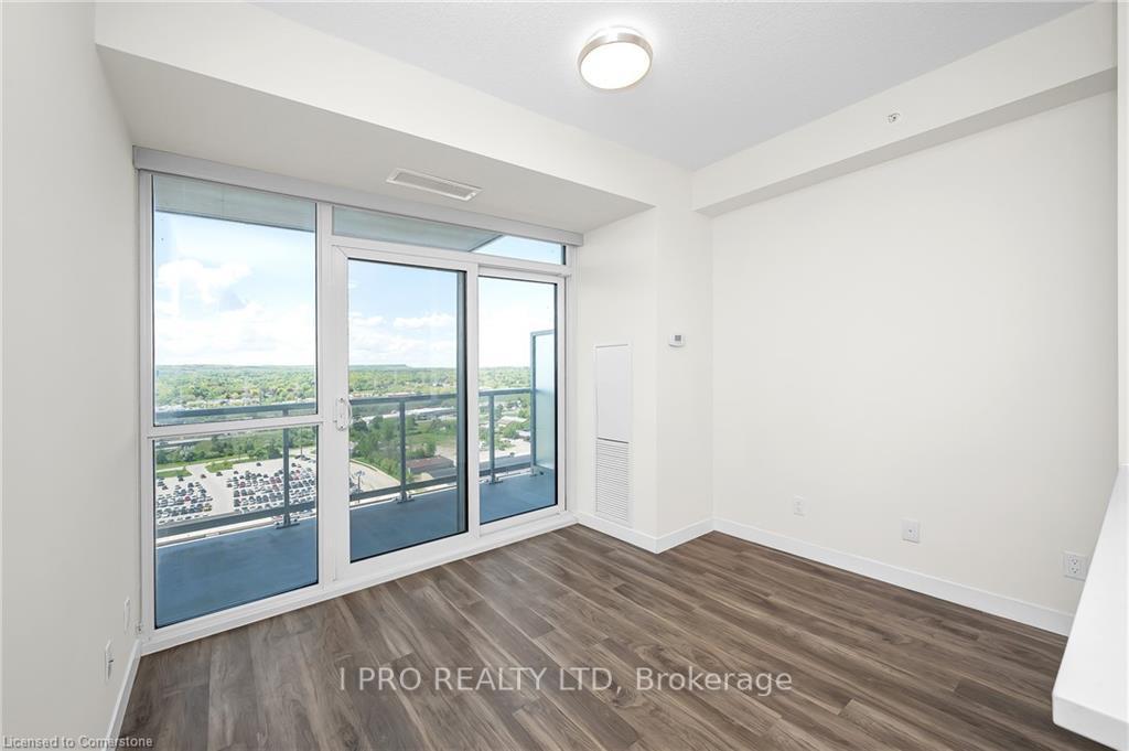 2 Bedrooms Condo at 2087 Fairview, Burlington For sale