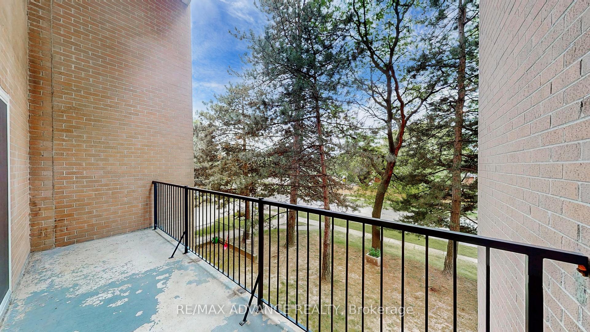 4 Bedrooms Condo at 165 Cherokee, Toronto For sale