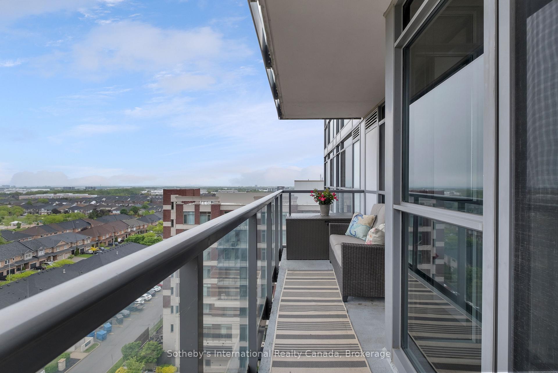 2 Bedrooms Condo at 1940 Ironstone, Burlington For sale
