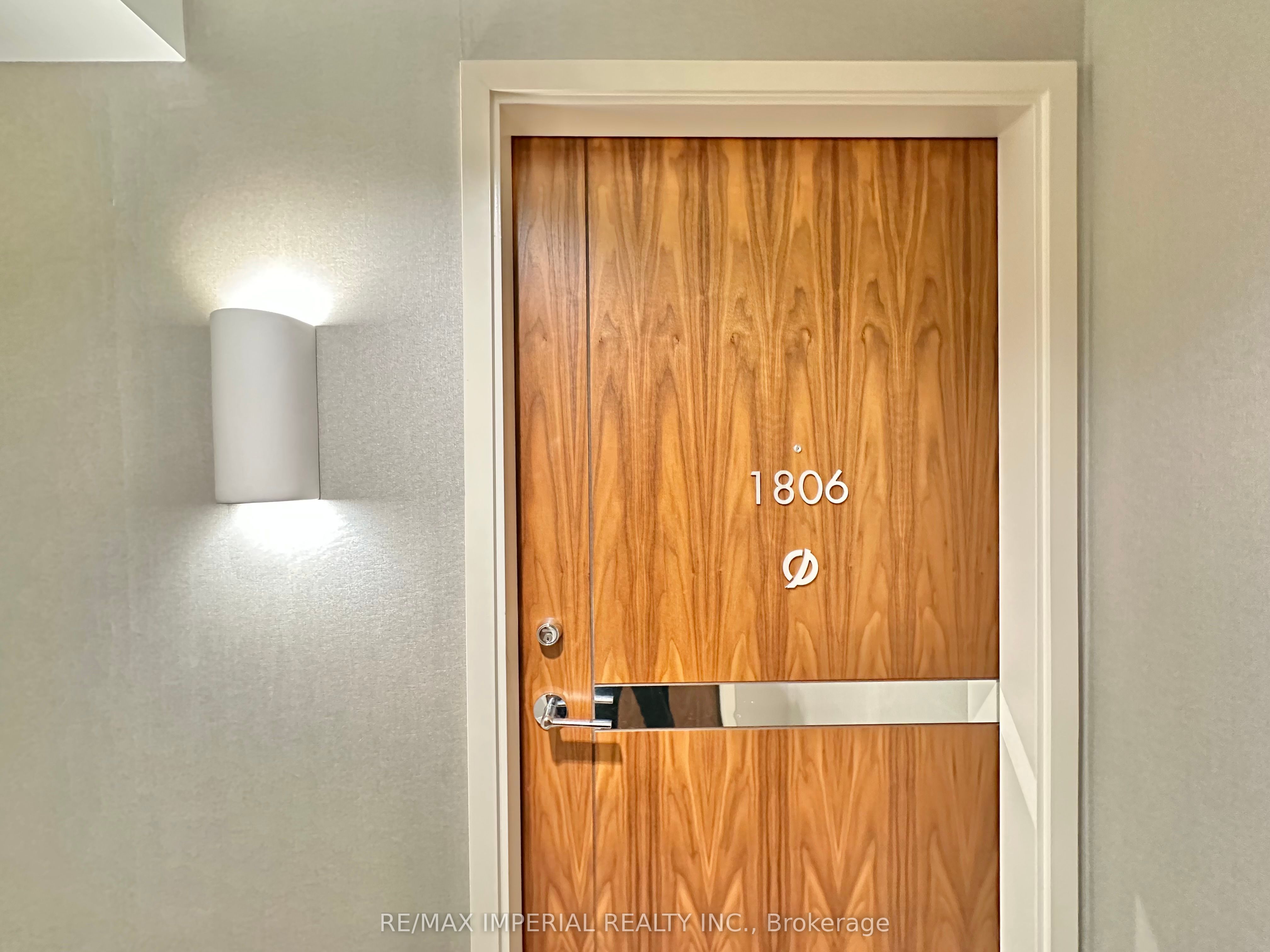 85 McMahon Drive, #1806
