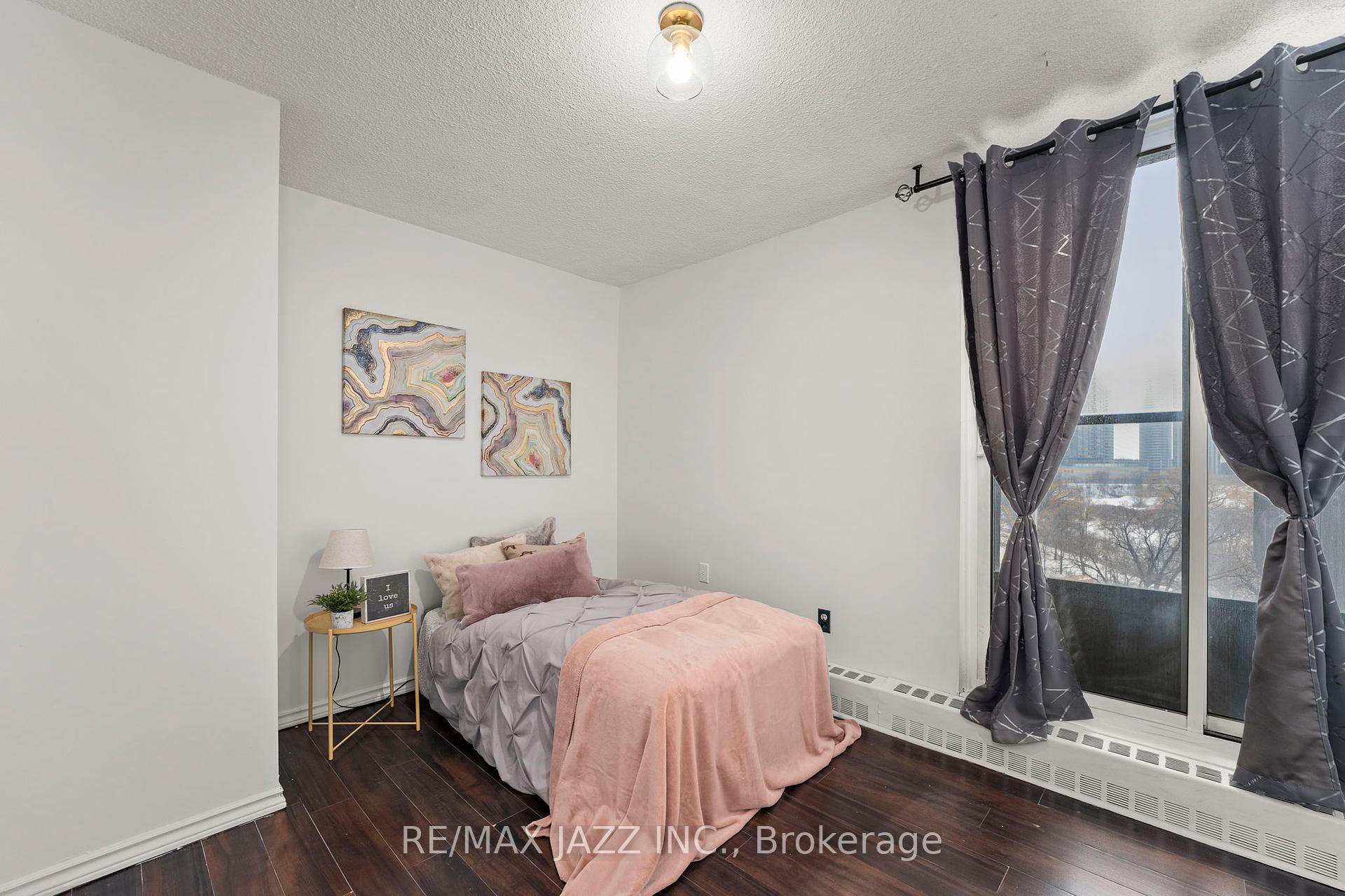 3 Bedrooms Condo at 4091 Sheppard,  Toronto For sale