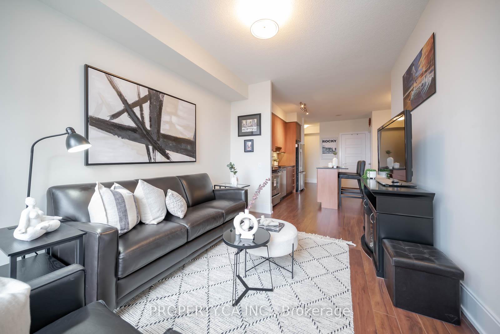 2 Bedrooms Condo at 15 Viking, Toronto For sale