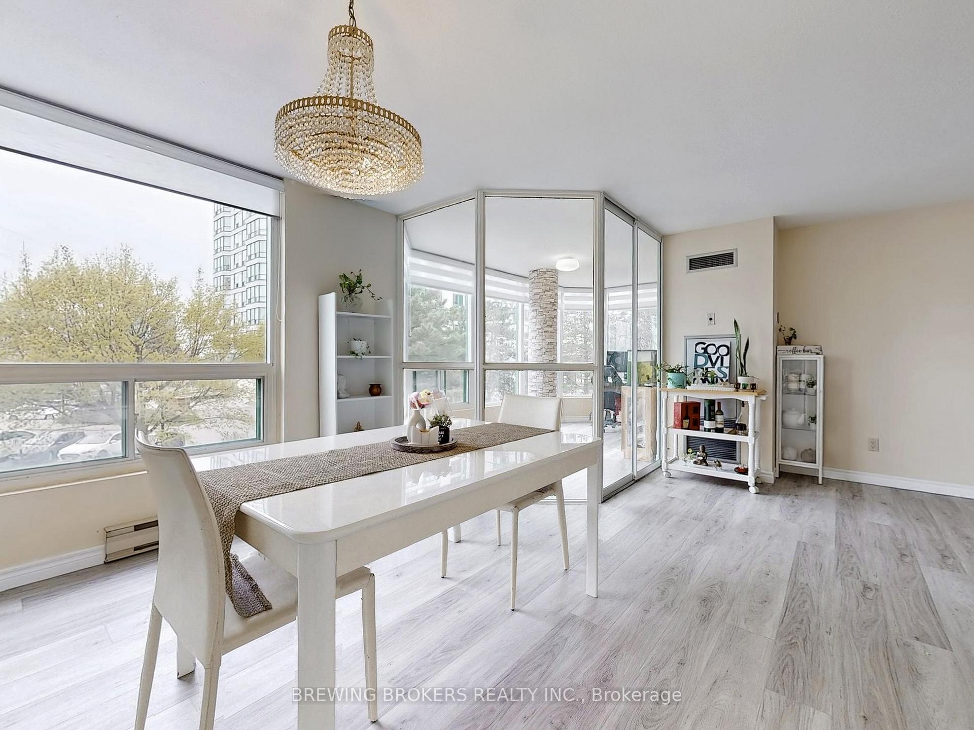 3 Bedrooms Condo at 4450 Tucana, Mississauga For sale