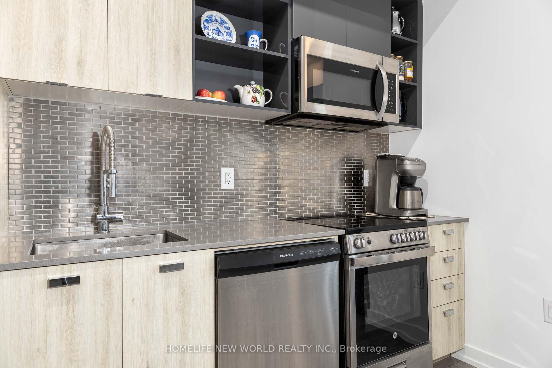 2 Bedrooms Condo at 10 De Boers,  Toronto For sale