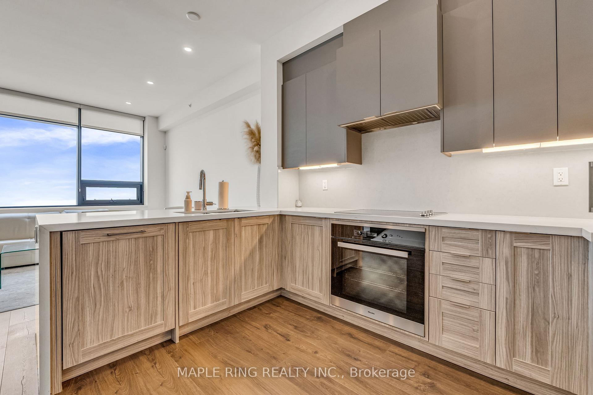 3 Bedrooms Condo at 2908 Highway 7, Vaughan For sale