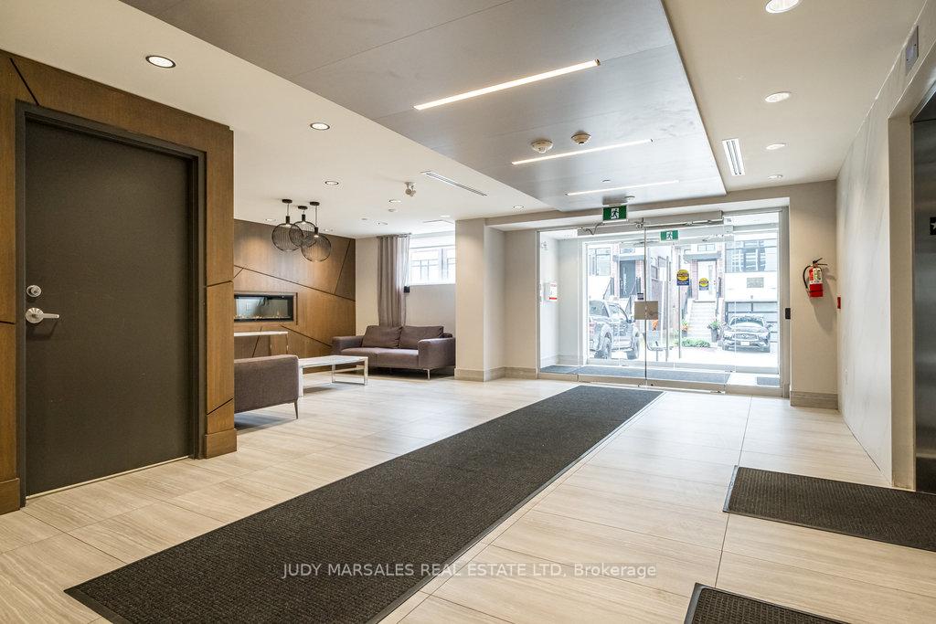 2 Bedrooms Condo at 16 Markle,  Hamilton For sale