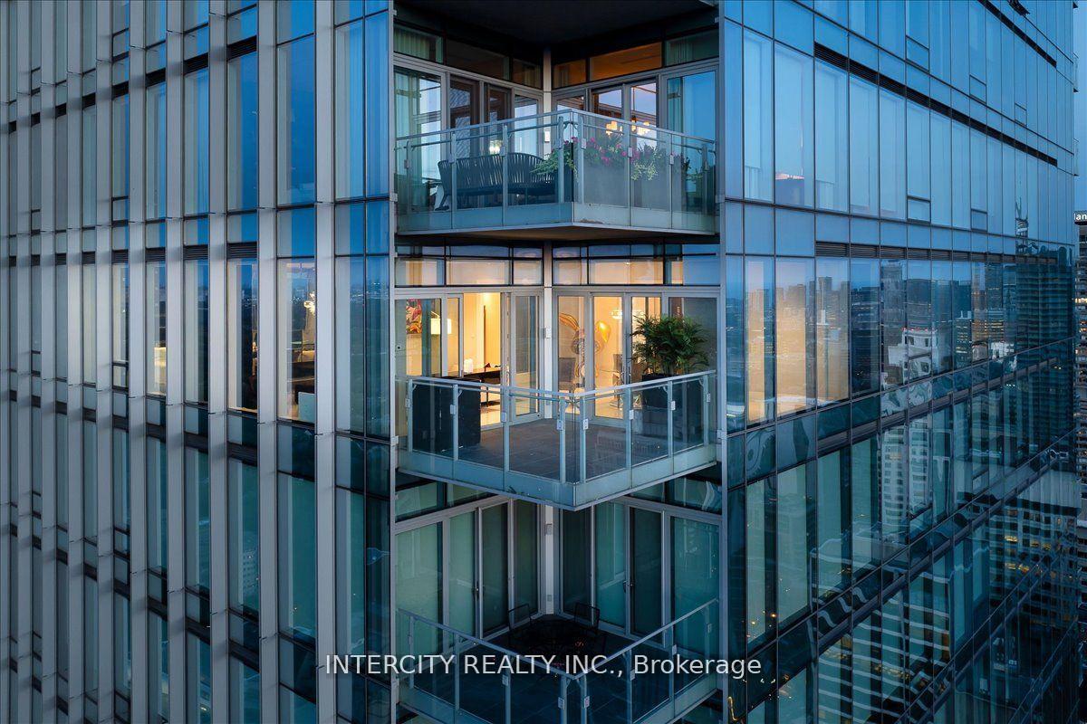 3 Bedrooms Condo at 50 Yorkville, Toronto For sale