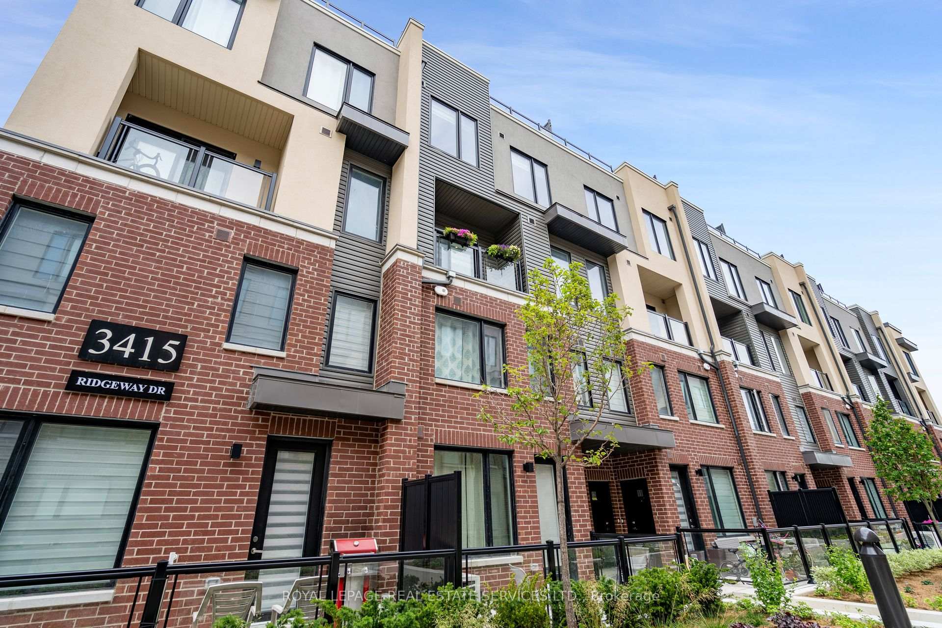 2 Bedrooms Condo at 3415 RIDGEWAY, Mississauga For sale