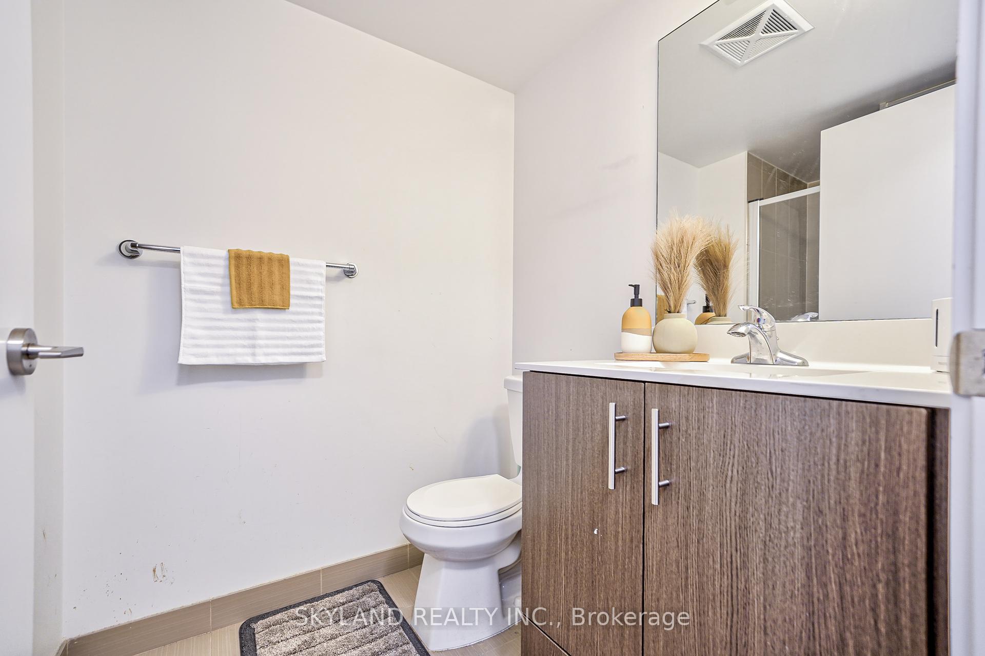 2 Bedrooms Condo at 255 Village Green, Toronto For sale