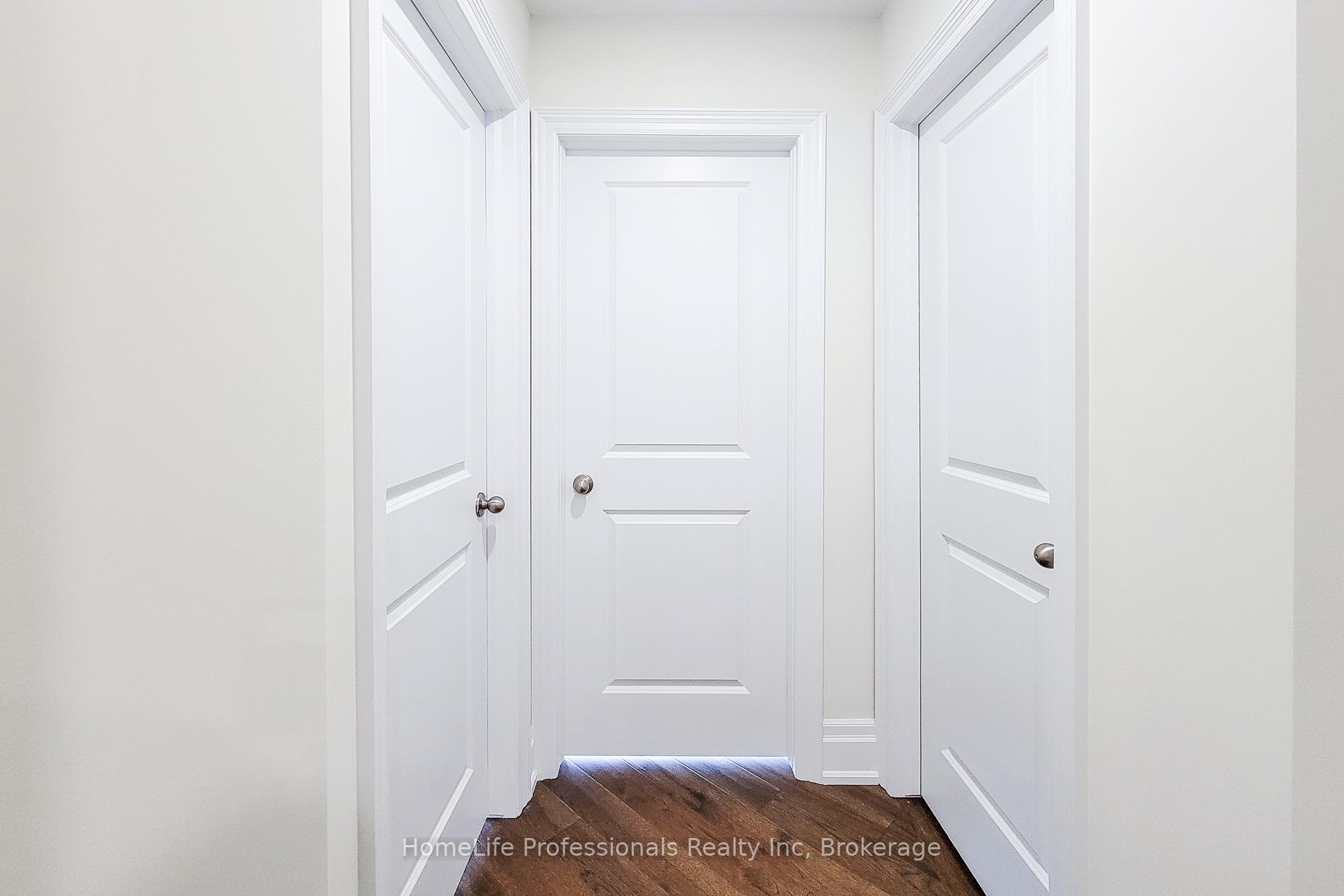 3 Bedrooms Condo at 111 Wilson, Hamilton For sale