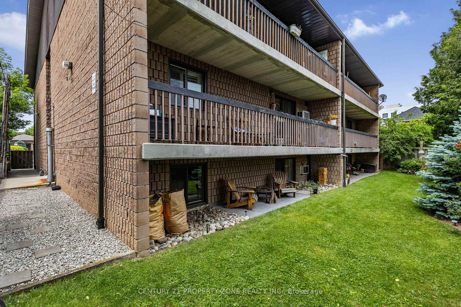 2 Bedrooms Condo at 482 James, Hamilton For sale