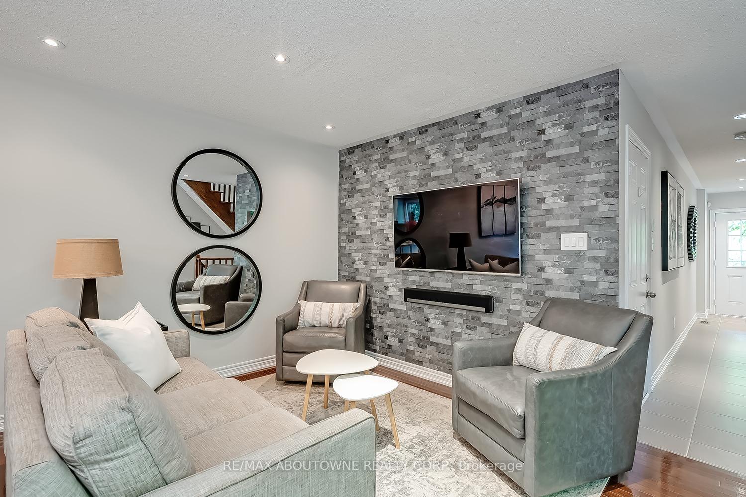 3 Bedrooms Condo at 233 Duskywing, Oakville For sale
