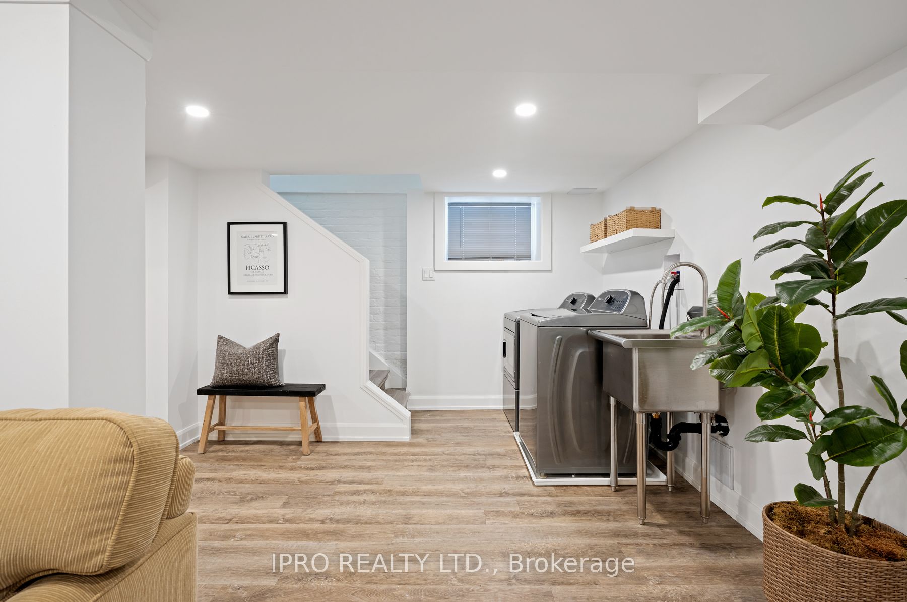 12 Mortimer Avenue