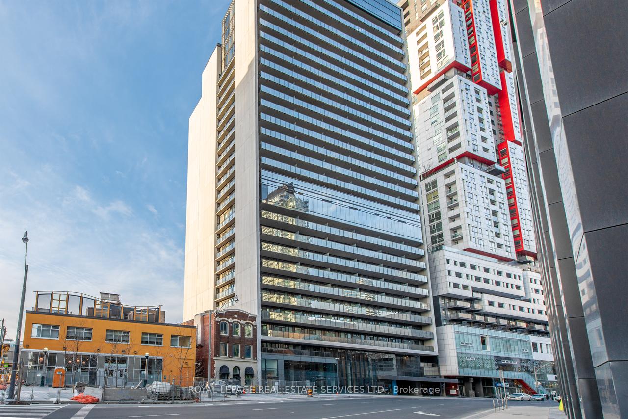 2 Bedrooms Condo at 330 Richmond, Toronto For sale