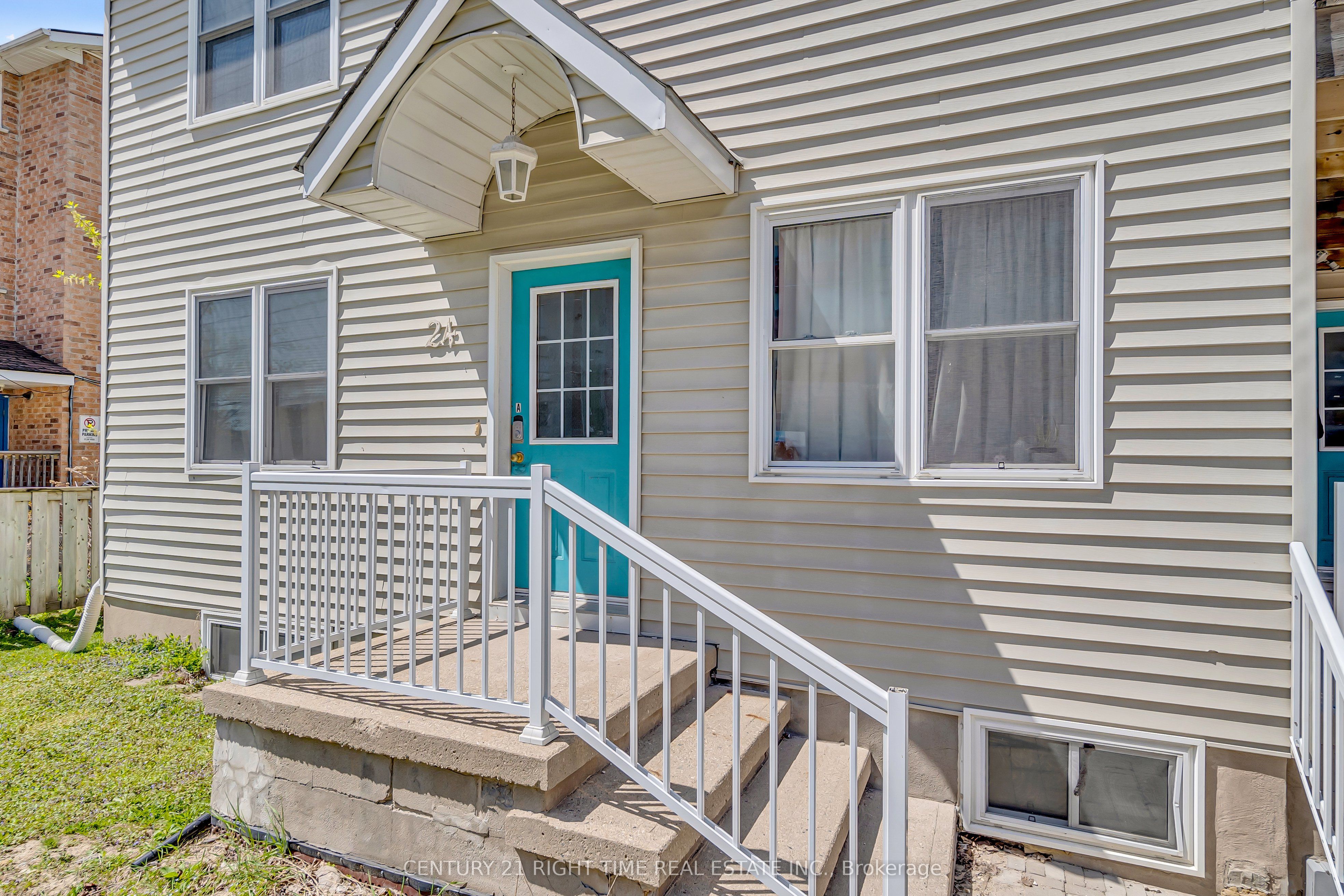 24 Columbia Street W