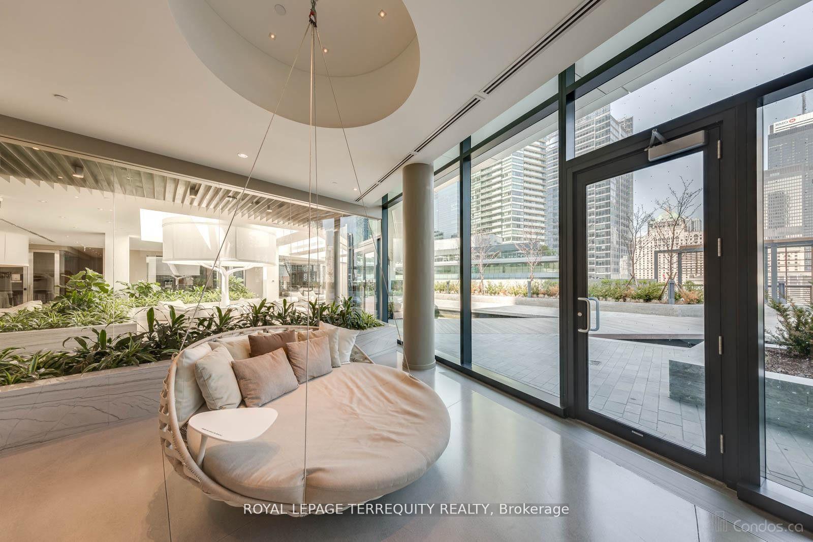 1 Bedroom Condo at 88 Harbour, Toronto For sale