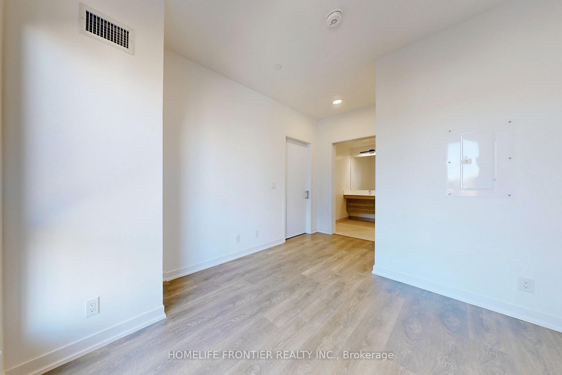 3 Bedrooms Condo at 7950 Bathurst, Vaughan For sale