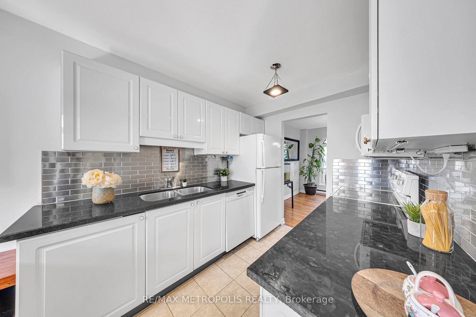 4 Bedrooms Condo at 2550 Birchmount, Toronto For sale